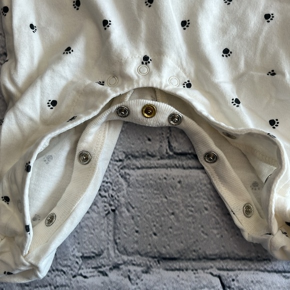 Baby Gap bundle 0-3m (ivory organically grown cotton one piece pyjama & outfit) - Picture 9 of 12